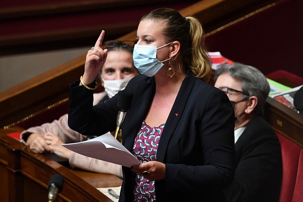 La députée LFI Mathilde Panot, à l'Assemblée nationale à Paris, le 12 octobre 2021. (ALAIN JOCARD/AFP via Getty Images)