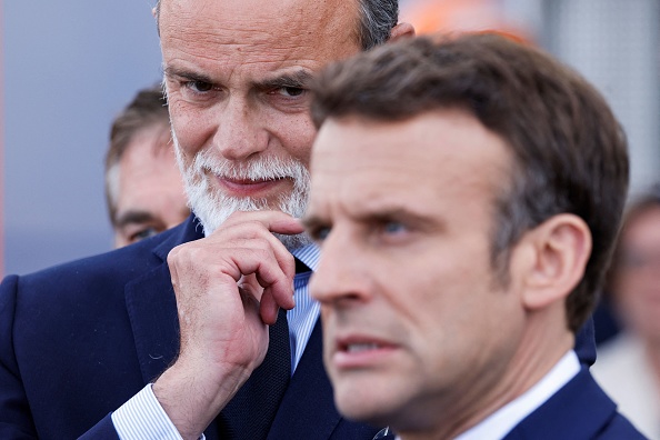 L'ancien Premier ministre français Édouard Philippe et le président français Emmanuel Macron. (LUDOVIC MARIN/AFP via Getty Images)