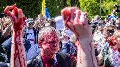 L’ambassadeur russe en Pologne arrosé de peinture rouge par des manifestants pro-ukrainiens