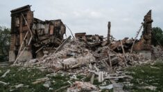 A Bilogorivka, au cœur de la bataille du Donbass, ruines fumantes et civils abandonnés