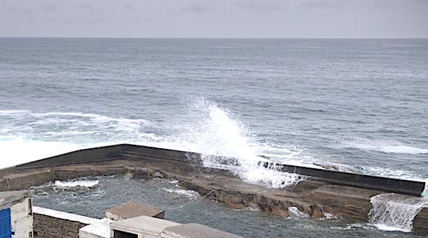 La digue de Plogoff en Bretagne dans le Finistère. (Photo : FRED TANNEAU/AFP via Getty Images)