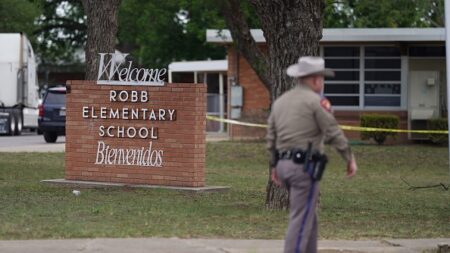Un tireur tue 19 écoliers au Texas, l’Amérique sous le choc