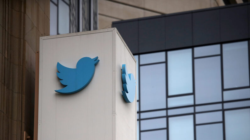 Logo au niveau du siège social de Twitter à San Francisco. (Justin Sullivan/Getty Images)