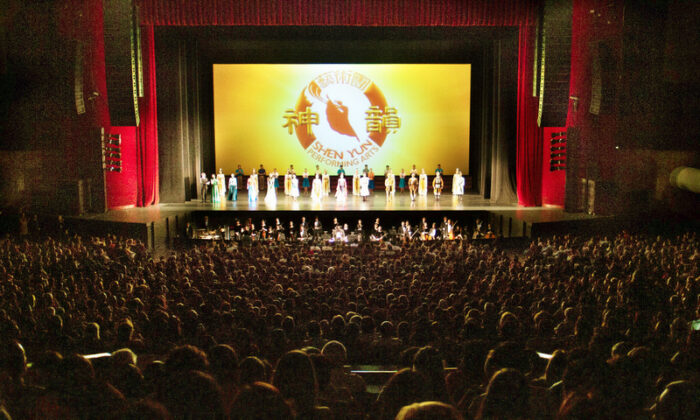 Le public lors du lever de rideau de la Shen Yun Performing Arts Touring Company à l'Auditorio Nacional, à Mexico, le 5 mai 2018. (Ramon Reyna Herrmann/Epoch Times)