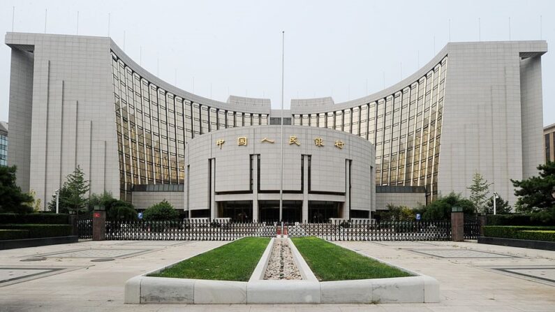 Siège de la Banque populaire de Chine (PBC ou PBOC), la banque centrale chinoise, à Pékin, le 7 août 2011. (MARK RALSTON/AFP via Getty Images)