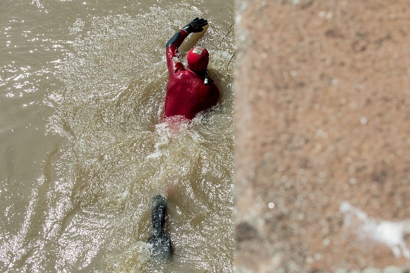 Illustration - Un plongeur des pompiers.  (SEBASTIEN SALOM-GOMIS/AFP via Getty Images)