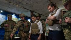 Ukraine: Zelensky sur la ligne de front dans le Donbass en visite à ses troupes
