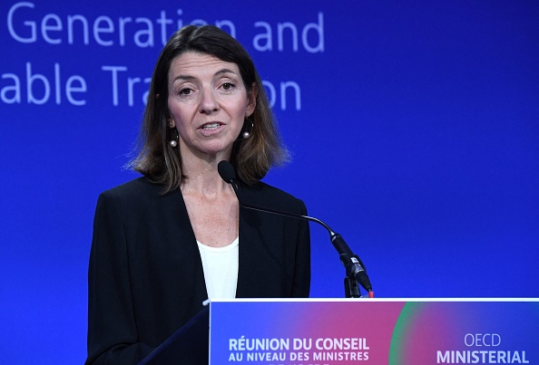 L'économiste en chef de l'OCDE Laurence Boone présente les perspectives économiques de l'OCDE au siège à Paris le 8 juin 2022. Photo par ERIC PIERMONT/AFP via Getty Images.