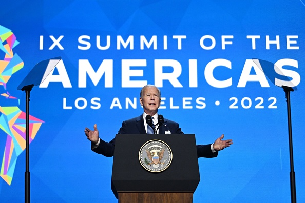 - Le président américain Joe Biden lors de la cérémonie d'ouverture du 9e Sommet des Amériques à Los Angeles Convention Center Californie, le 8 juin 2022. Photo de Jim WATSON / AFP via Getty Images.