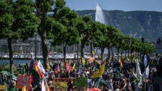 Genève : des centaines de manifestants dénoncent le rôle de l’OMC dans l’agriculture