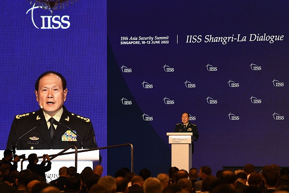-Le ministre chinois de la Défense Wei Fenghe lors du sommet du dialogue Shangri-La à Singapour le 12 juin 2022. Photo de ROSLAN RAHMAN/AFP via Getty Images.