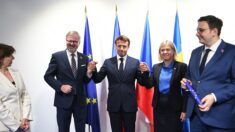 Union européenne : Emmanuel Macron transmet symboliquement la présidence aux Tchèques