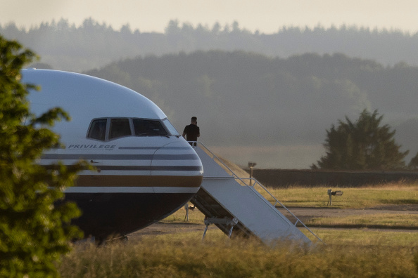 Le Boeing 767 censé transporter des migrants expulsés vers le Rwanda est cloué au sol sur le tarmac d'Amesbury, au sud de l'Angleterre. (Photo : Dan Kitwood/Getty Images)