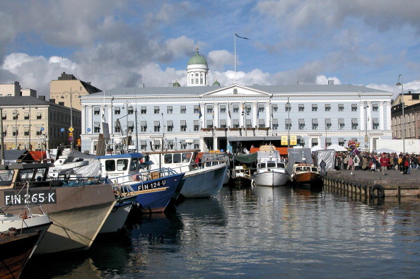   Place du marché de la capitale Finlandaise   Helsinki.
 (Photo PAAL AARSEATHER/AFP via Getty Images)