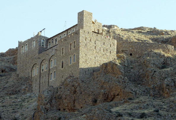  Une vue générale, du monastère historique de Mar Moussa s'élève au nord du massif de Qalamun, à 80 km au nord de la capitale syrienne Damas, 11 juillet 2007. Photo LOUAI BESHARA/AFP via Getty Images.