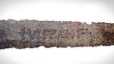 Des archéologues sont déconcertés par une mystérieuse épée viking fabriquée en « acier au creuset » 800 ans avant son invention