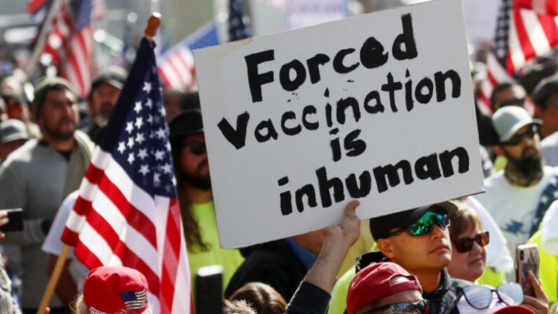 Marche pour la liberté organisée contre la vaccination obligatoire pour les employés fédéraux dans le Grand Park de Los Angeles, le 8 novembre 2021 (Mario Tama/ Getty Images)