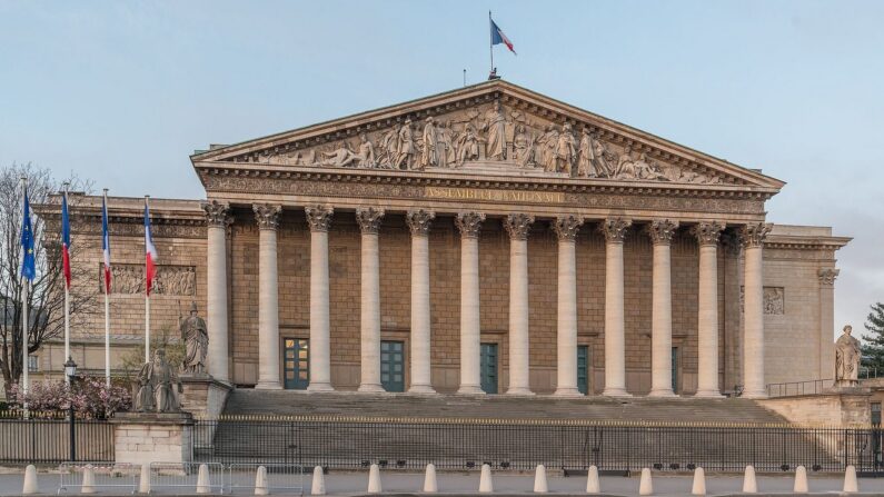Façade nord du palais Bourbon - Assemblée nationale - Par DXR, Domaine public, https://commons.wikimedia.org/w/index.php?curid=32065265