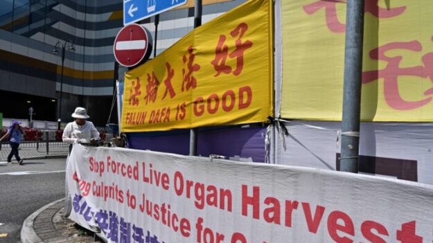 Une pratiquante de Falun Gong de Hong Kong gagne un procès en se défendant elle-même