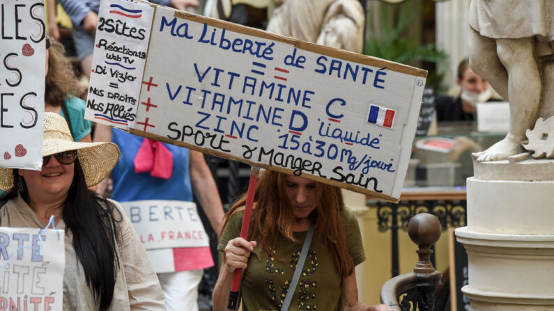 Manifestation à Nantes contre le pass sanitaire, le 14 août 2021. (SEBASTIEN SALOM-GOMIS/AFP via Getty Images)