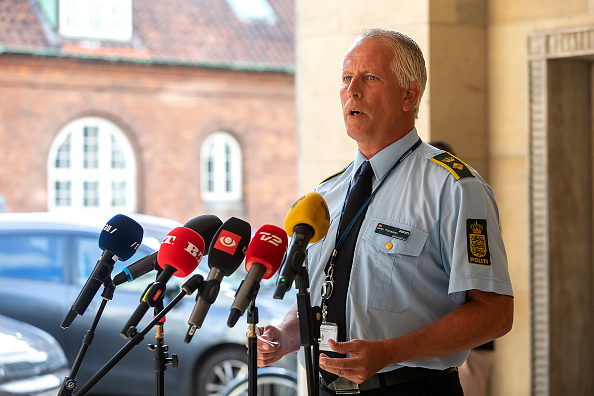 L’inspecteur en chef de la police, Soren Thomassen, informe la presse de l'incident de la fusillade du 4 juillet 2022 à Copenhague, au Danemark. Photo par Ole Jensen/Getty Images.