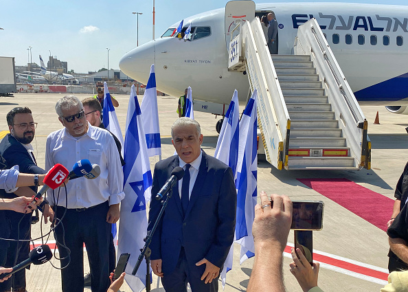 A peine à la tête d'Israël, Lapid se rend à Paris pour discuter Liban et Iran