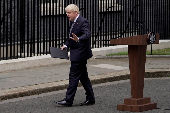 Le Premier ministre britannique Boris Johnson part après avoir fait une déclaration devant le 10 Downing Street dans le centre de Londres le 7 juillet 2022. Photo de Niklas HALLE'N / AFP via Getty Images.