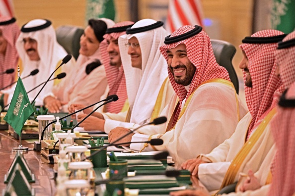 Le prince héritier d'Arabie saoudite Mohammed ben Salmane participe à une séance de travail avec le président américain au palais royal, Djeddah, le 15 juillet 2022. Photo de MANDEL NGAN/AFP via Getty Images.