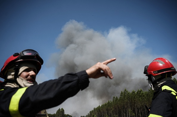 Quelque 550 sapeurs-pompiers mobilisés contre les incendies en Ardèche. (Photo :  PHILIPPE LOPEZ/AFP via Getty Images)