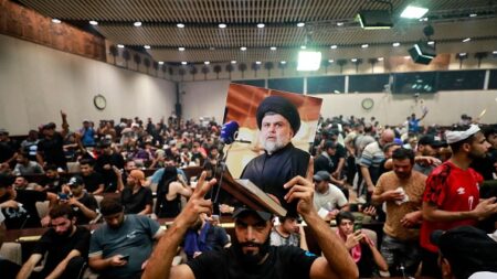 Crise politique en Irak: nouvelle irruption de manifestants pro-Sadr au Parlement