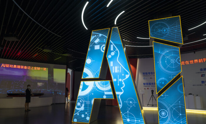 Des applications de pointe de l'intelligence artificielle sont exposées au pavillon de l'intelligence artificielle du Zhangjiang Future Park lors d'une visite des médias organisée par l'État à Shanghai, en Chine, le 18 juin 2021. (Andrea Verdelli/Getty Images)