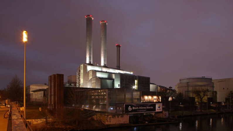 La centrale électrique et de chauffage Heizkraftwerk Berlin-Mitte, alimentée au gaz naturel, de la société énergétique suédoise Vattenfall, le 9 février 2022 à Berlin, en Allemagne.  (Photo par Sean Gallup/Getty Images)
