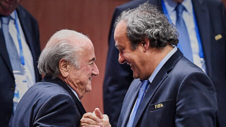 Accusés d’avoir escroqué la FIFA, Michel Platini et Sepp Blatter acquittés par la justice suisse