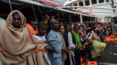 Migrants : plus d’un millier de personnes en provenance de Tunisie et de Libye débarquent en Italie