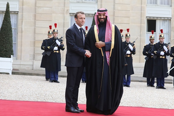 -Illustration- Le président français Emmanuel Macron accueillera le prince héritier saoudien Mohammed ben Salmane ce soir à l'Elysée pour une réunion à Paris.  Photo LUDOVIC MARIN/AFP via Getty Images.