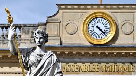 Salut nazi à l’Assemblée : un simple rappel à l’ordre et des « excuses publiques » pour Rémy Rebeyrotte (LREM)