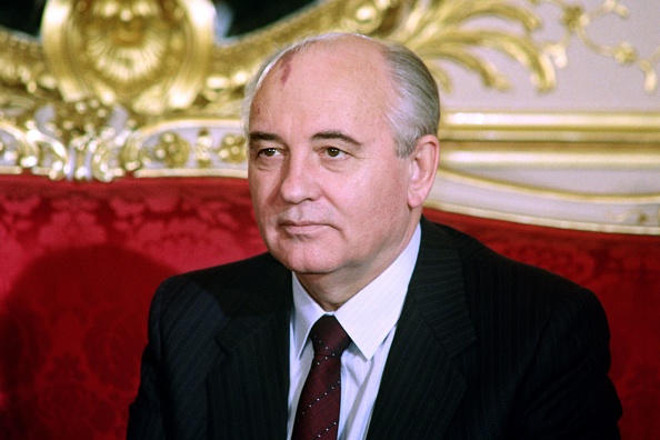 Le président de l'Union soviétique Mikhaïl Gorbatchev, le 20 novembre 1990, à Paris lors du sommet de l'OSCE. Photo de Vitaly ARMAND / AFP via Getty Images.