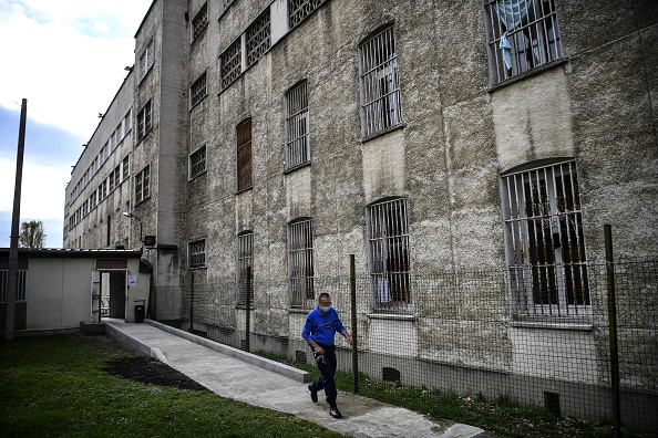 La prison de Fresnes, à Fresnes, au sud de Paris.  (CHRISTOPHE ARCHAMBAULT/AFP via Getty Images)