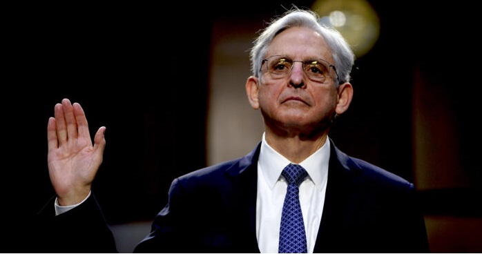 Merrick Garland prêtant serment lors de son audition de confirmation (en tant que procureur général du DOJ) devant la commission judiciaire du Sénat le 22 février 2021. (Drew Angerer/Getty Images)