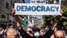Algérie : la diaspora exhorte Emmanuel Macron lors de sa visite à aborder la « dégradation » des droits humains