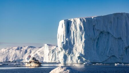Au Groenland, le tourisme sur une ligne de crête dans une nature fragile