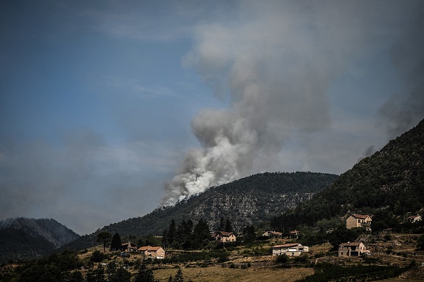 L'incendie a ravagé 700 hectares à la lisière de la Lozère et de l'Aveyron. (Photo . VALENTINE CHAPUIS/AFP via Getty Images)
