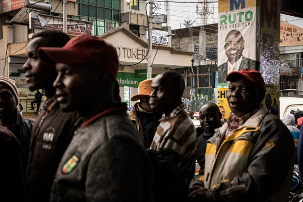 -L’attente est longue à Nairobi, les résultats présidentiels sont encore partiels, le 12 août 2022. Photo par Ed Ram/Getty Images.
