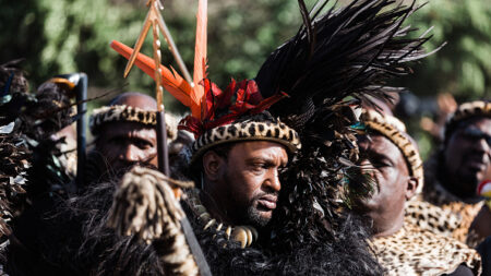 Afrique du Sud: une foule immense célèbre le couronnement du roi zoulou