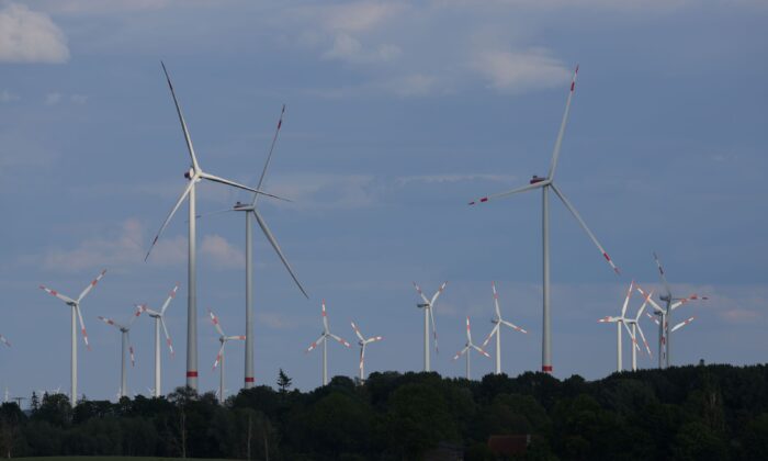 La « grande idée » de l'Allemagne de remplacer du jour au lendemain les combustibles fossiles par l'énergie solaire et éolienne a révélé ce qu'elle était : une illusion. (Sean Gallup/Getty Images)