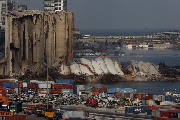 Une vue générale montre la section nord effondrée des silos du port de Beyrouth, au Liban. (Photo: Marwan Tahtah/Getty Images.
