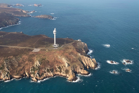 Pour venir sur l'île d'Ouessant, les 20 vaches de Thomas et Marie Richaud ont dû prendre le bateau. (FRED TANNEAU/AFP via Getty Images)