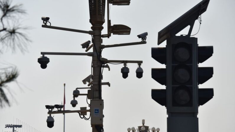 Caméras de surveillance dans un coin de la place Tiananmen à Pékin, le 6 septembre 2019. (Greg Baker/AFP via Getty Images)