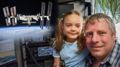 Une enfant de 8 ans, passionnée de radio spatiale, discute avec un astronaute à bord de l’ISS grâce à la radio amateur de son père
