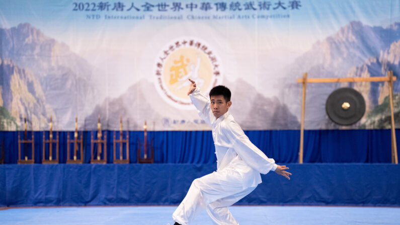 Liu Ta-yen fait une démonstration de Five Hands Fist lors de la 7e Compétition internationale d'arts martiaux traditionnels chinois de NTD, le 28 août 2022. (Larry Dye/The Epoch Times)